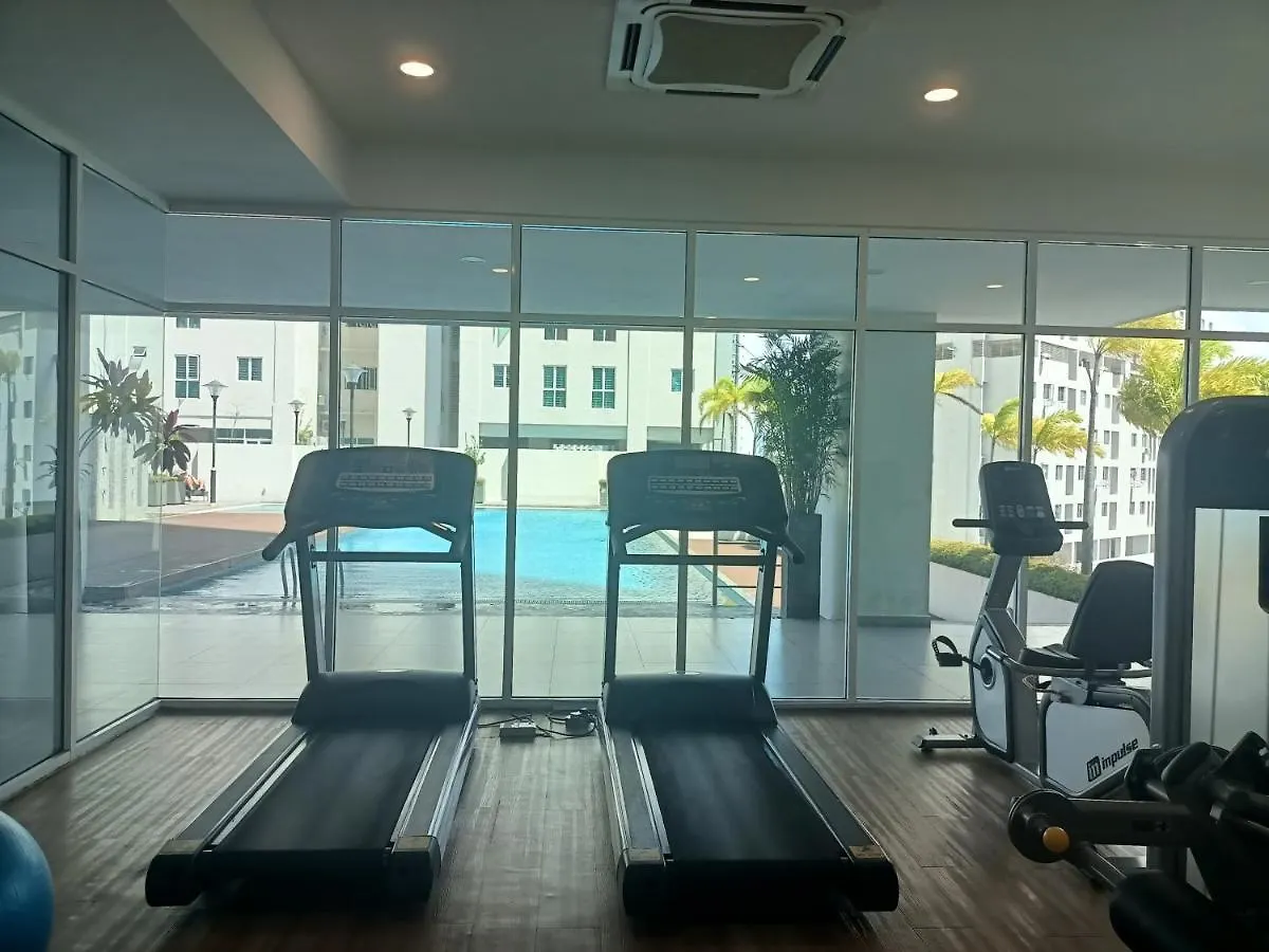Deluxe Suites 3, 1Br, 2-5 Pax, Netflix, Georgetown 0*, George Town Malaysia