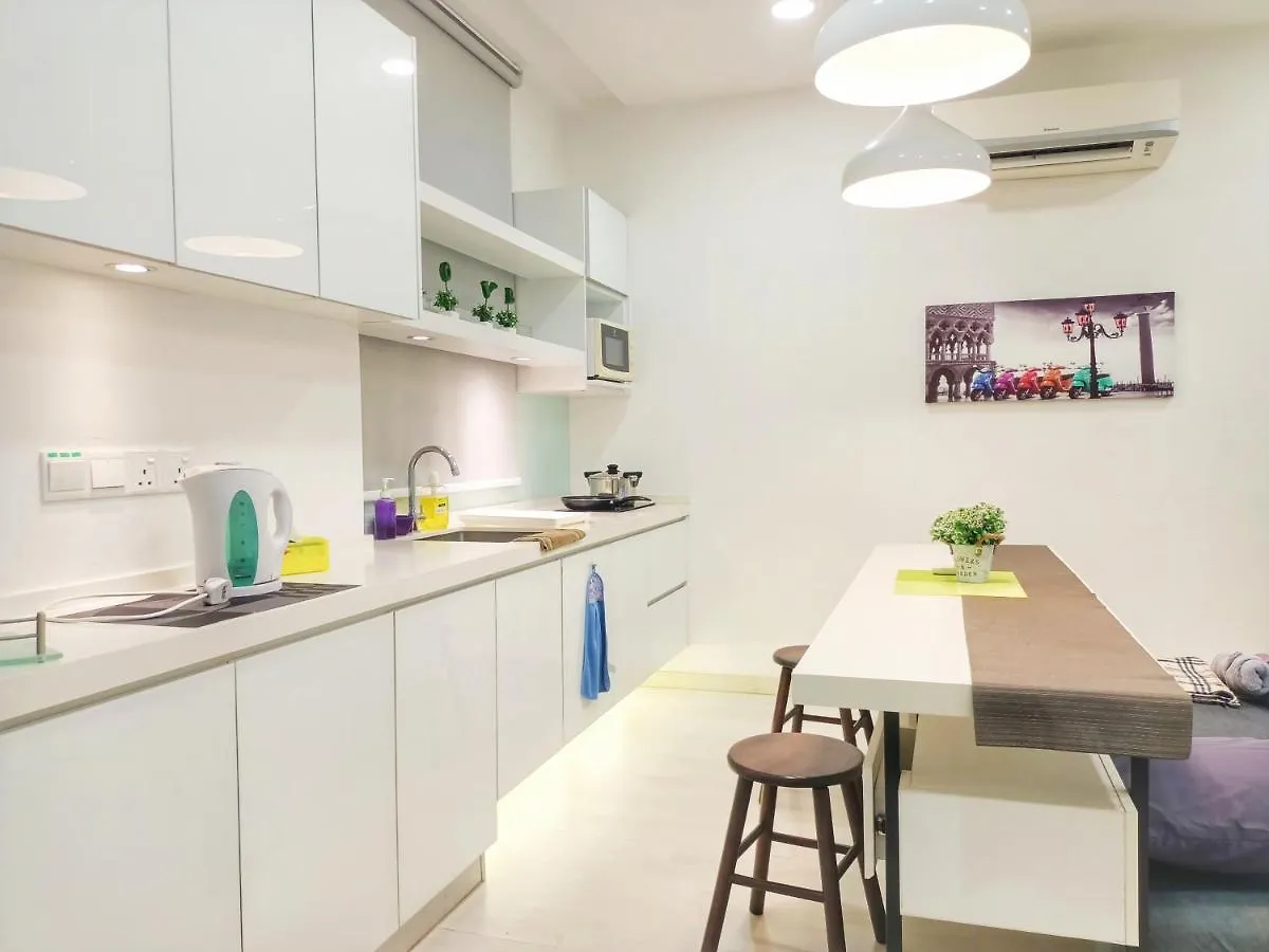 Deluxe Suites 3, 1Br, 2-5 Pax, Netflix, Georgetown 0*, George Town Malaysia